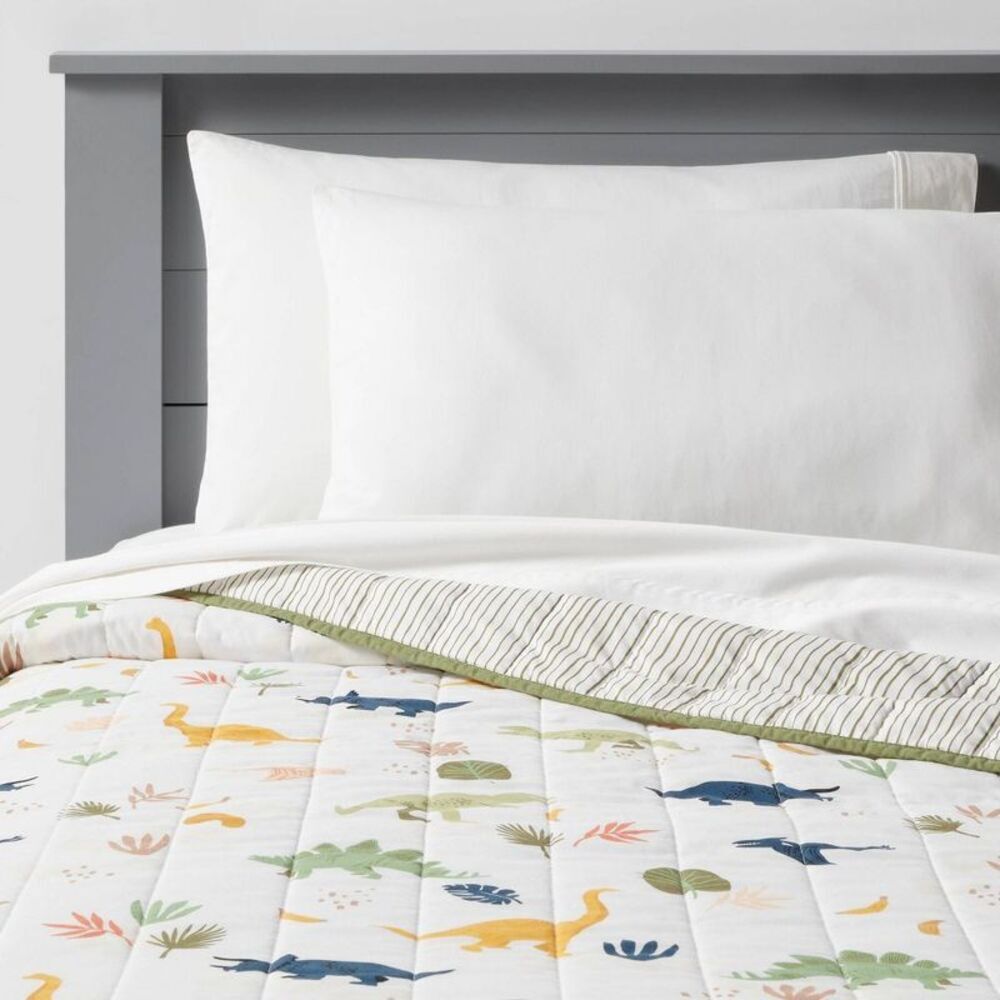 Pillowfort - Full/Queen Dinosaur Poly Cotton Quilt - Pillowfort Green